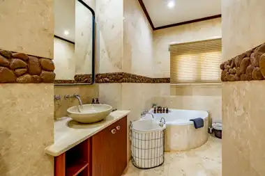 Hilltop Forest Lodge & Chalets - Hluhluwe